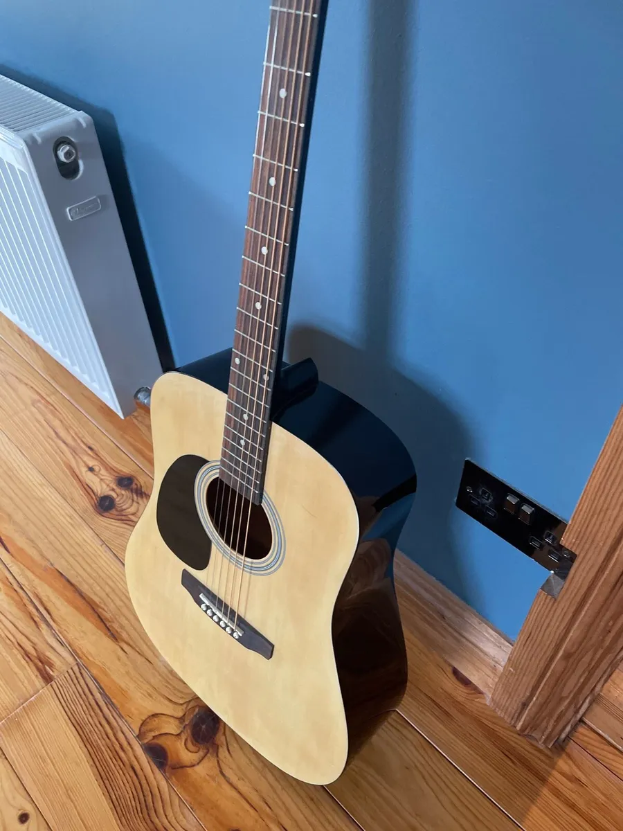 Guitar- left handed - Image 3