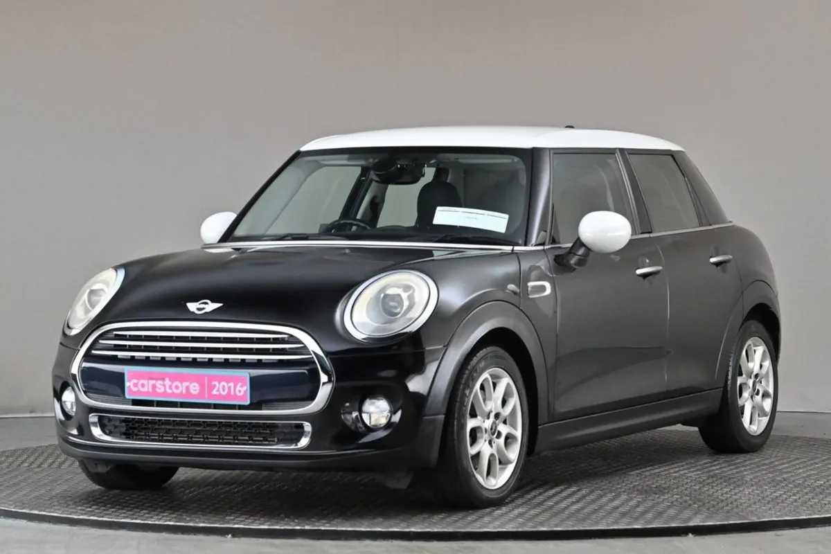 MINI Cooper 1.5 Cooper Auto 5DR  bi-tone Roof - Image 3
