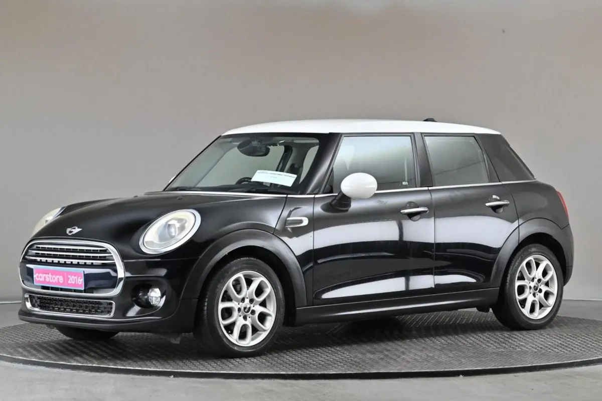 MINI Cooper 1.5 Cooper Auto 5DR  bi-tone Roof - Image 4