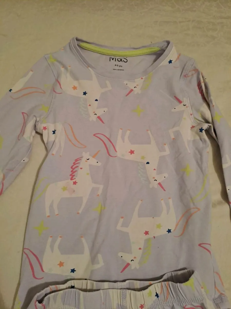 M&S unicorn sleepwear  4 - 5 y - Image 2