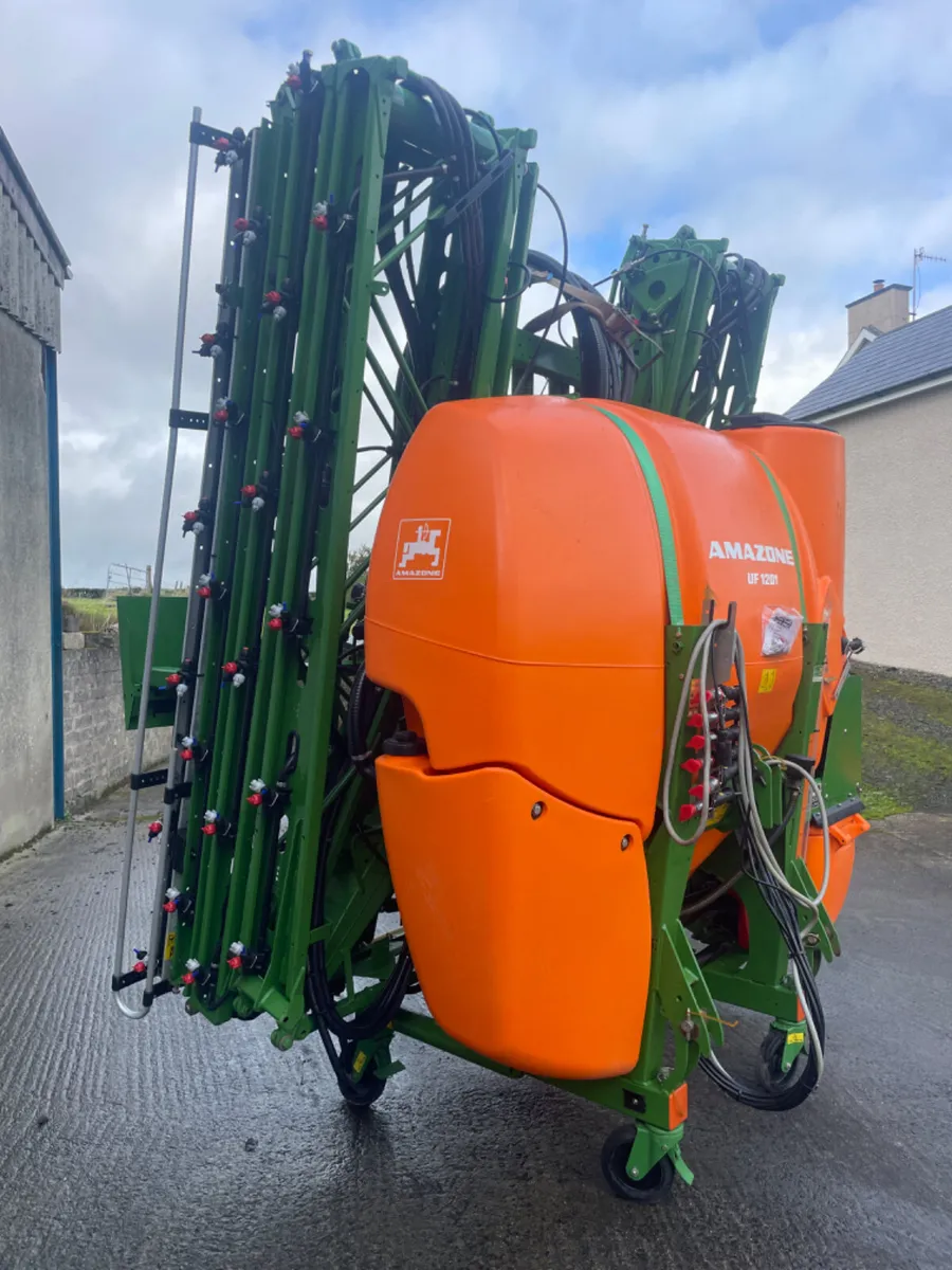 Amazone UF1201 sprayer - Image 1