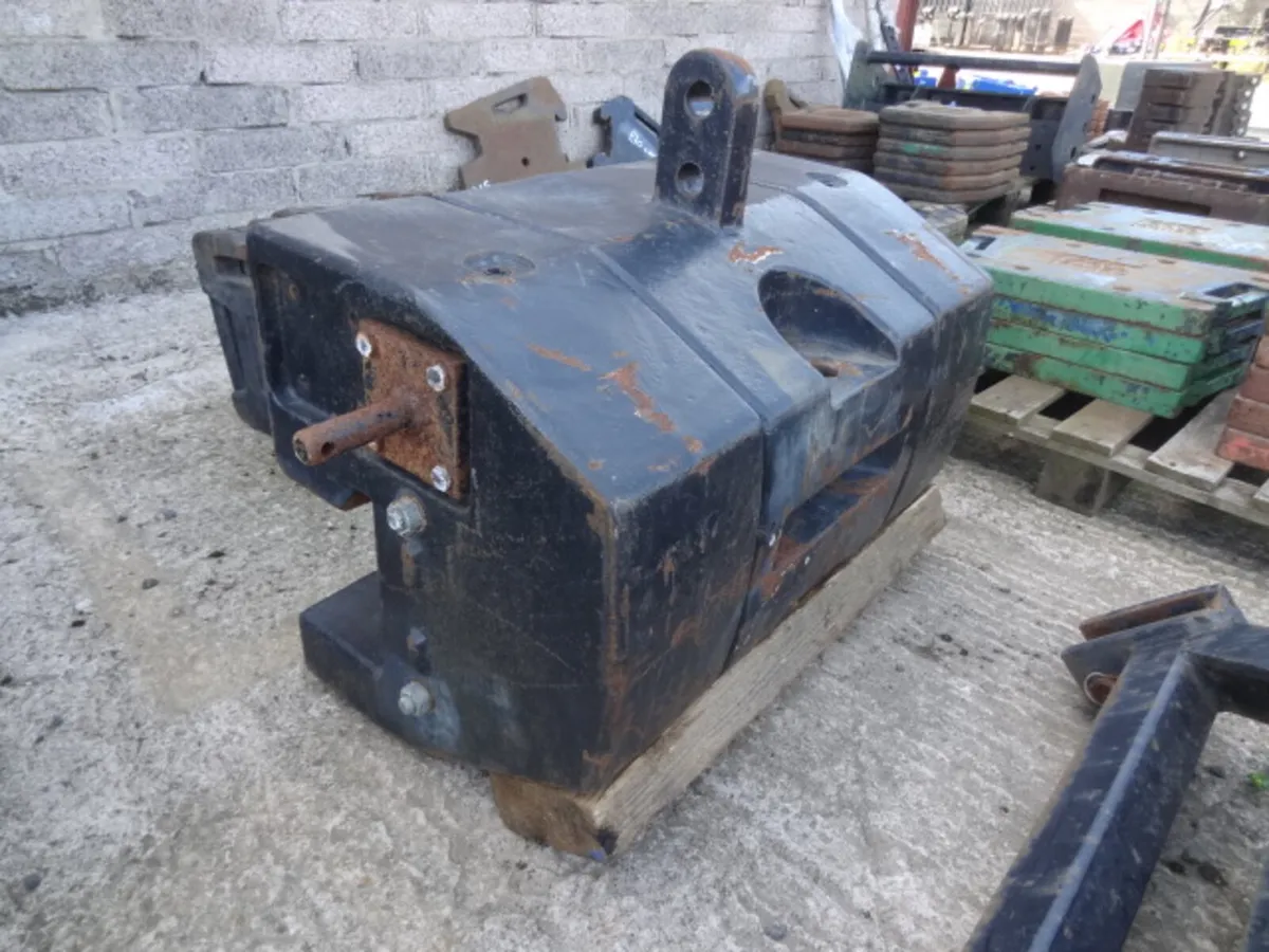 Case 1 Ton Weight Block with Tow Eye - Image 1