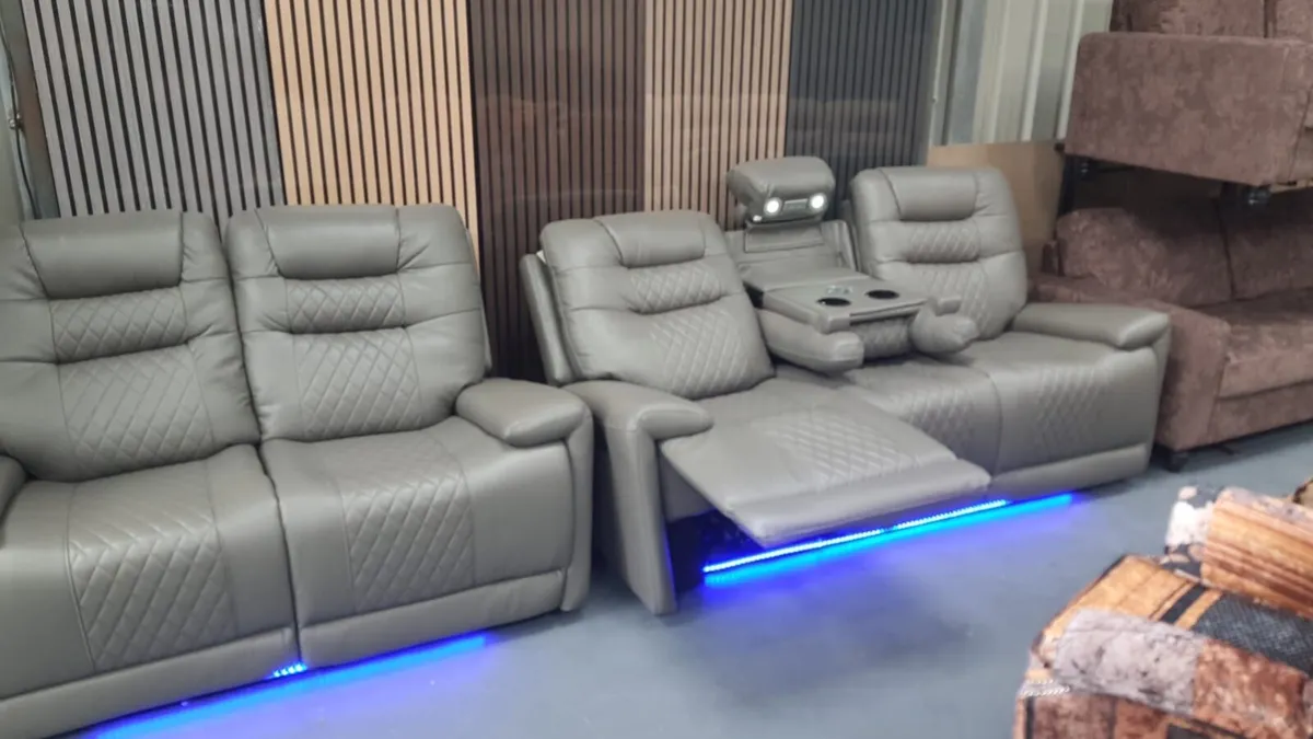 Halifax sofa - Image 2