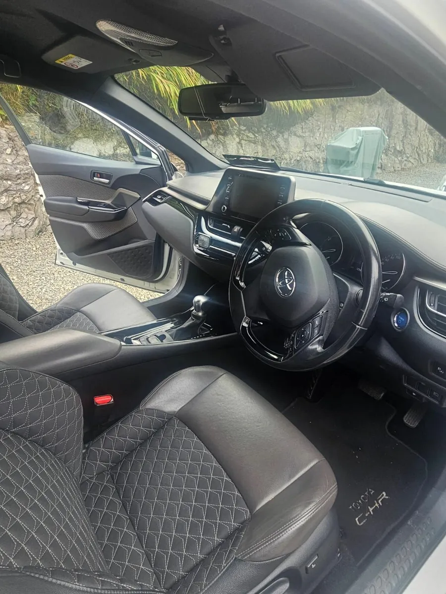 Toyota C-HR Sol 2020 - Image 2
