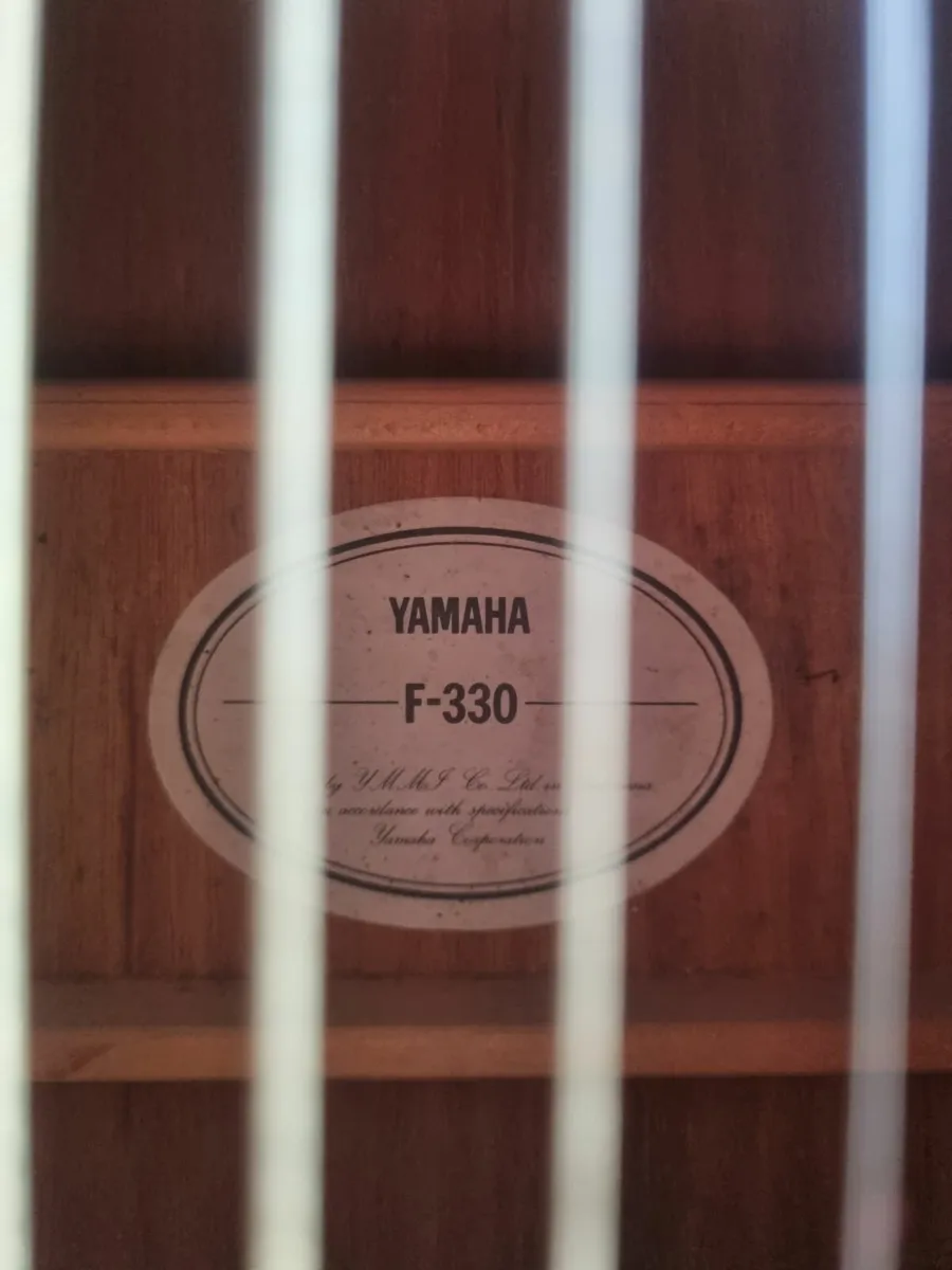 Acoustic guitar - Image 3