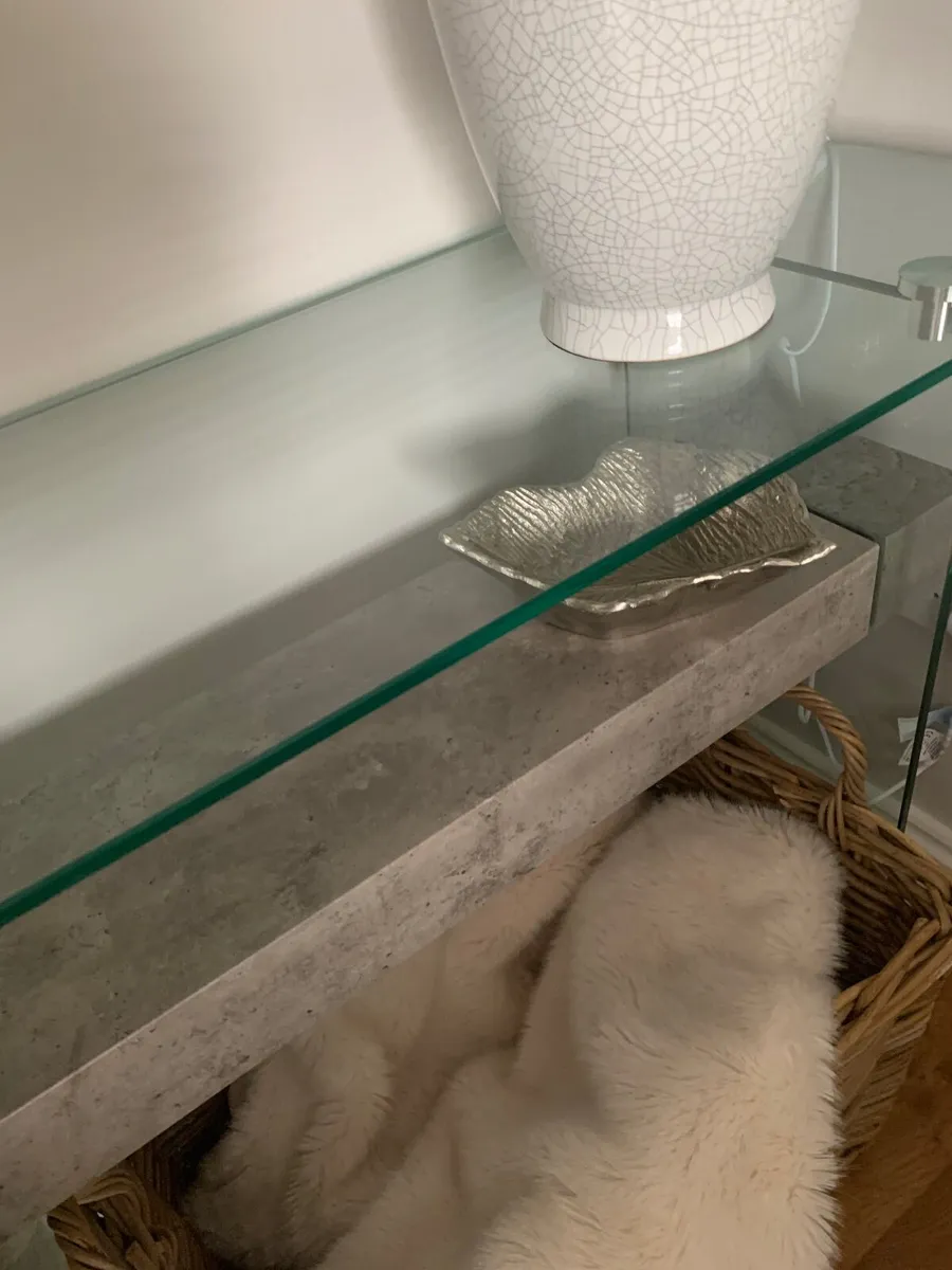 Console tables - Image 1