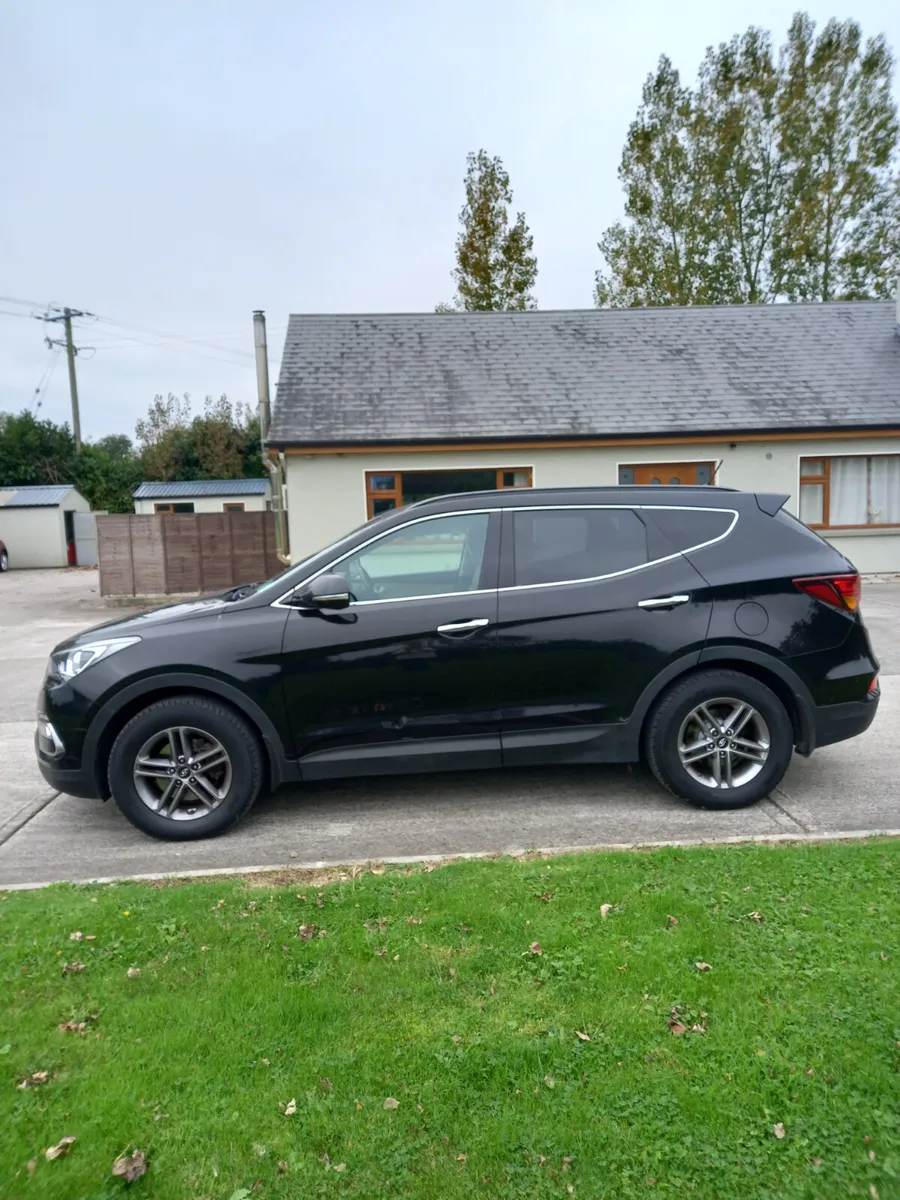 2017 Hyundai Santa Fe 2.2 Diesel - Image 4