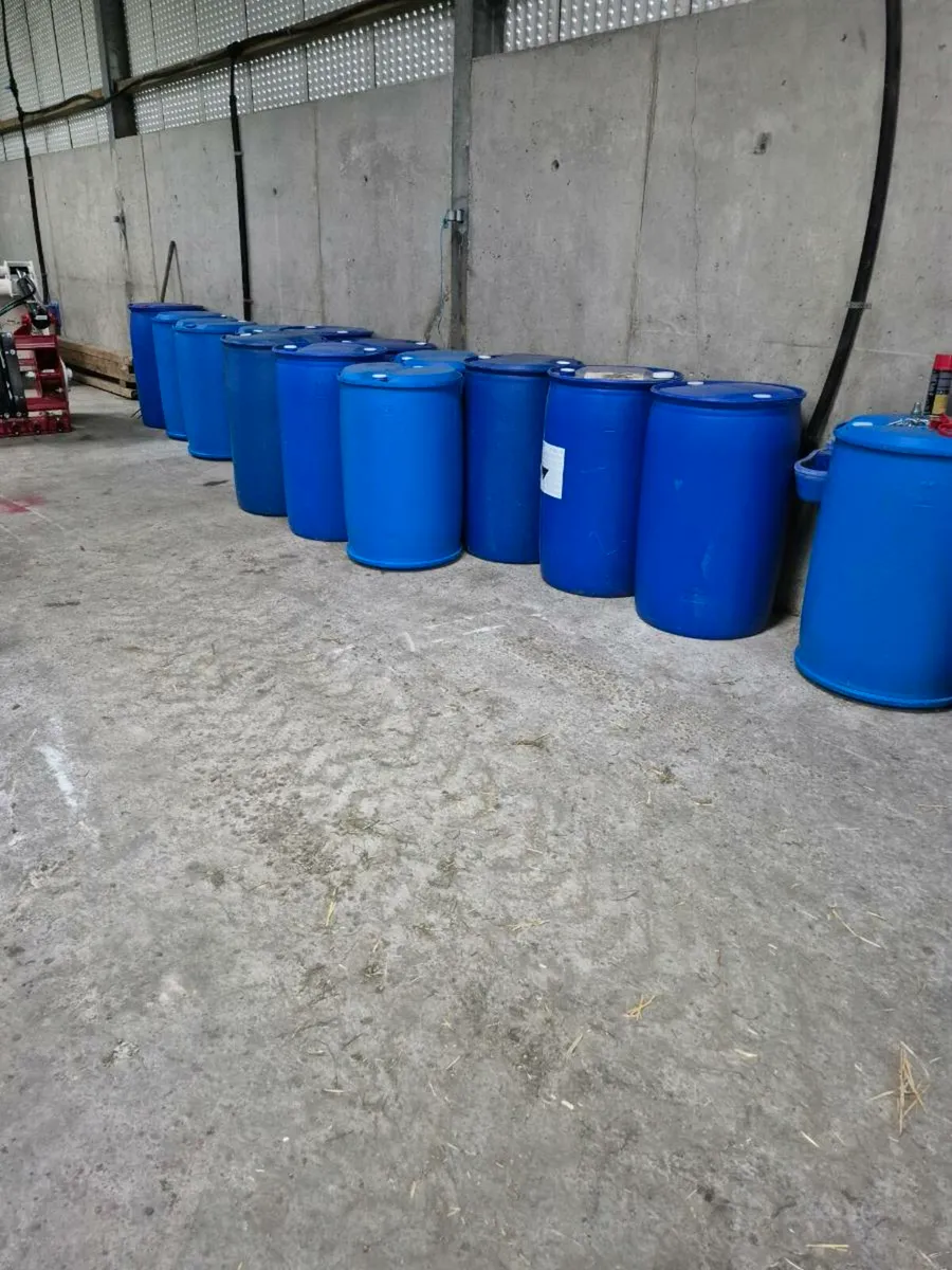 Blue barrels - Image 1