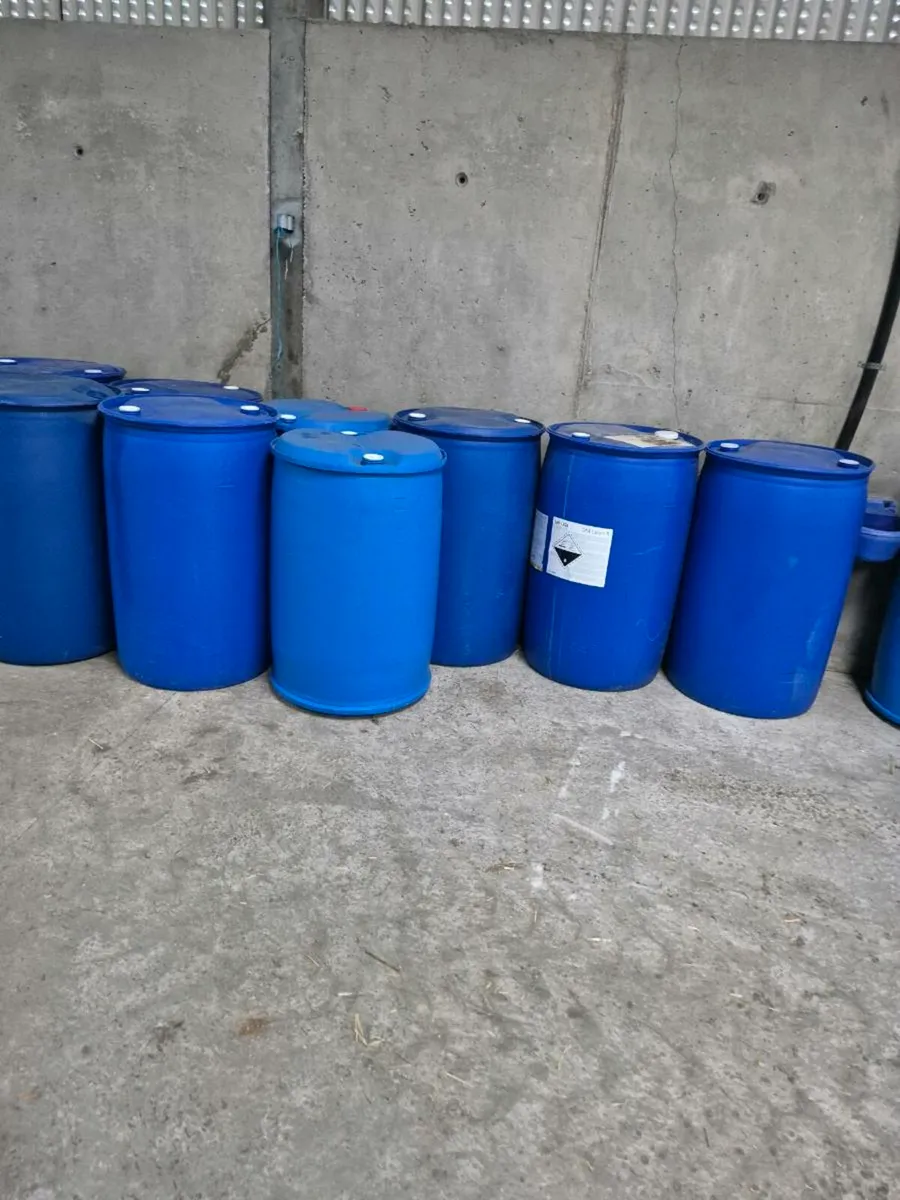 Blue barrels - Image 2