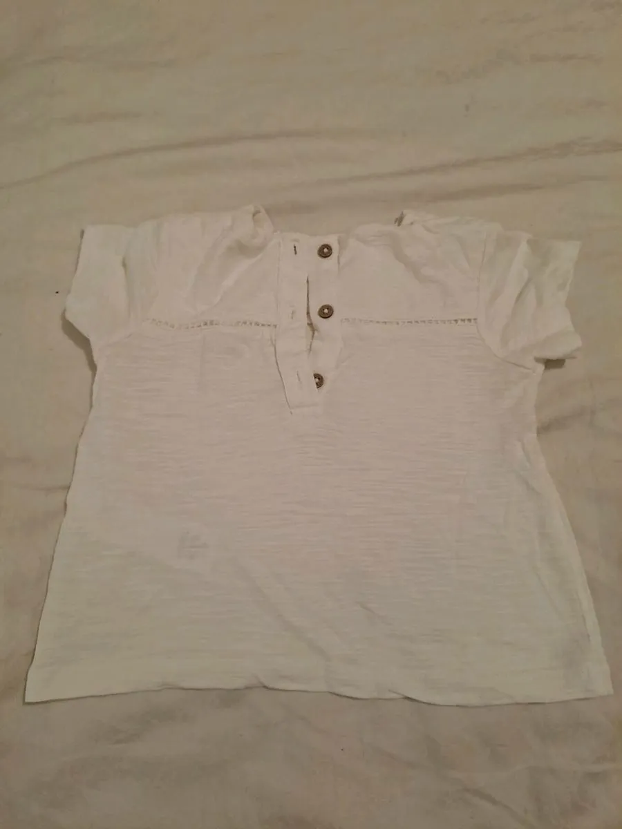 White George shirt with embroidered flowers 3 - 4 - Image 1