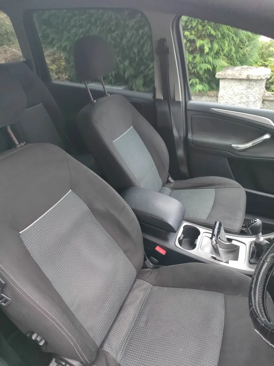 Ford Galaxy 2011 - Image 2