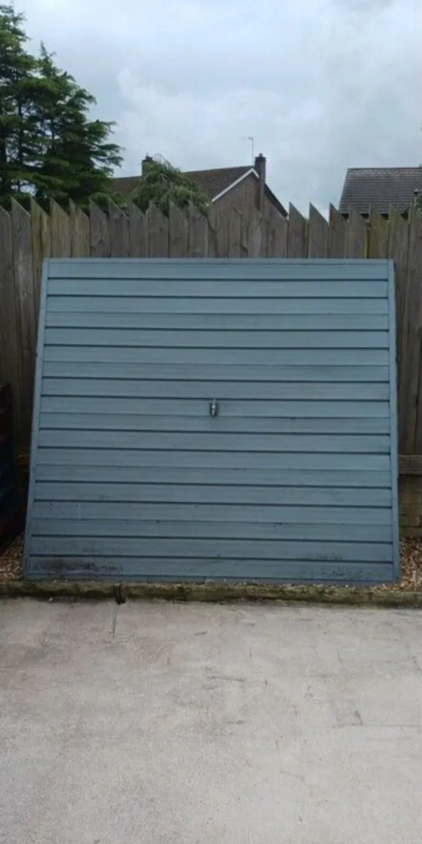 Garage door - Image 1