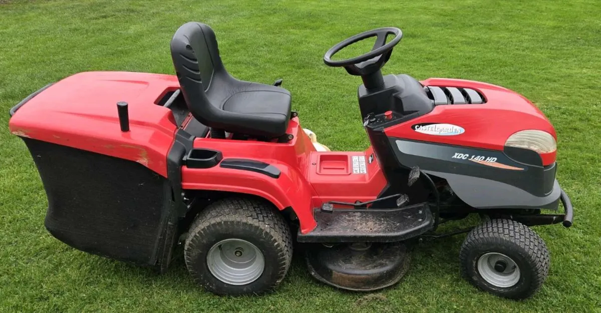 Tractor Lawnmower - Image 1