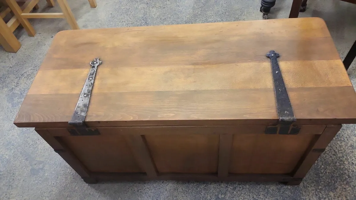 Large 1920s, 30s oak trunk - Image 4