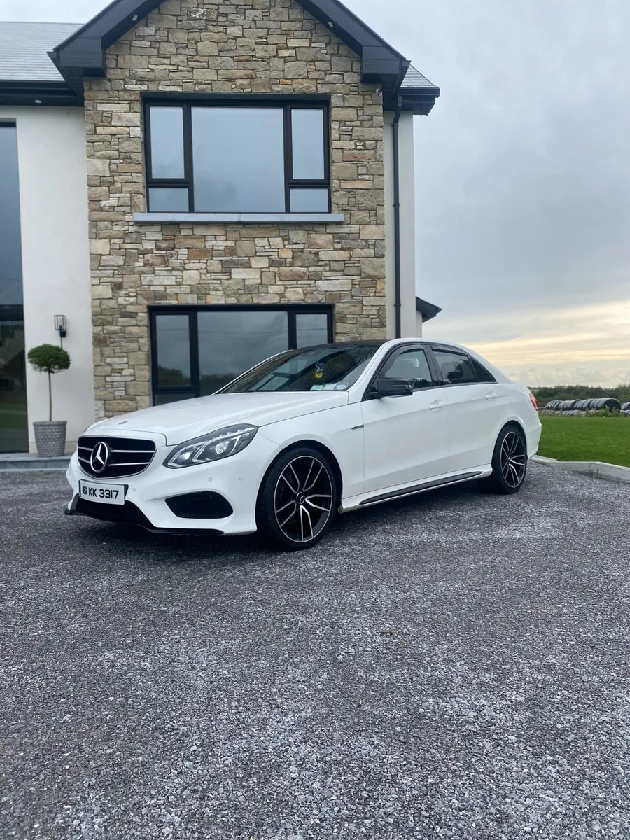 Mercedes E220 AMG - Image 2