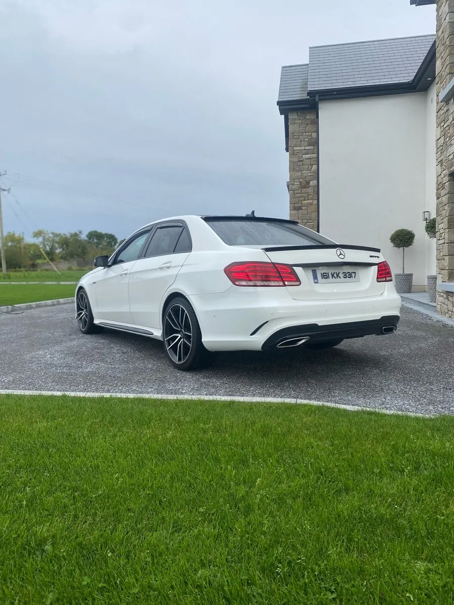 Mercedes E220 AMG - Image 3