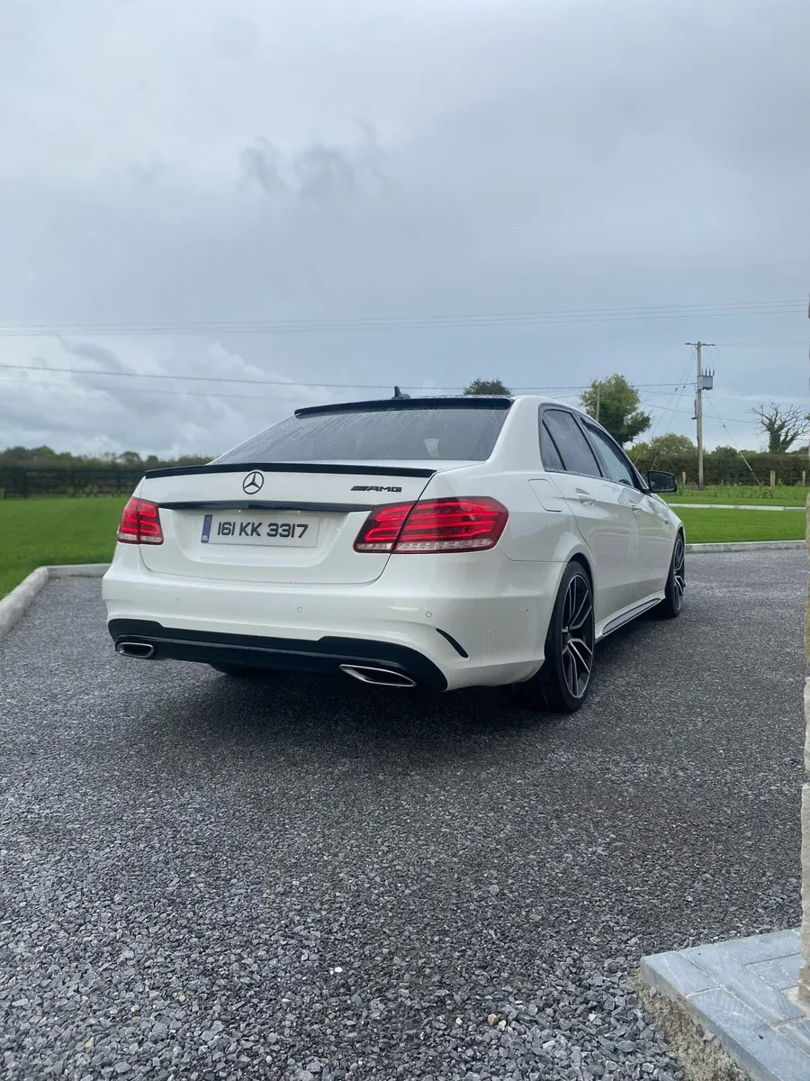Mercedes E220 AMG - Image 4