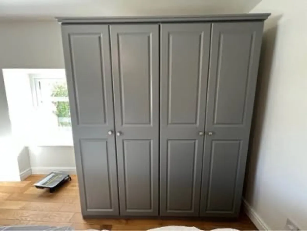 Bedroom furniture - Image 1