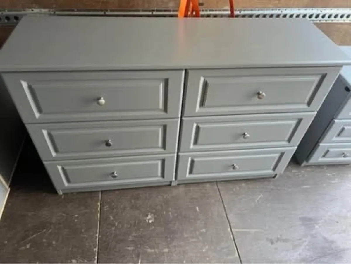 Bedroom furniture - Image 4