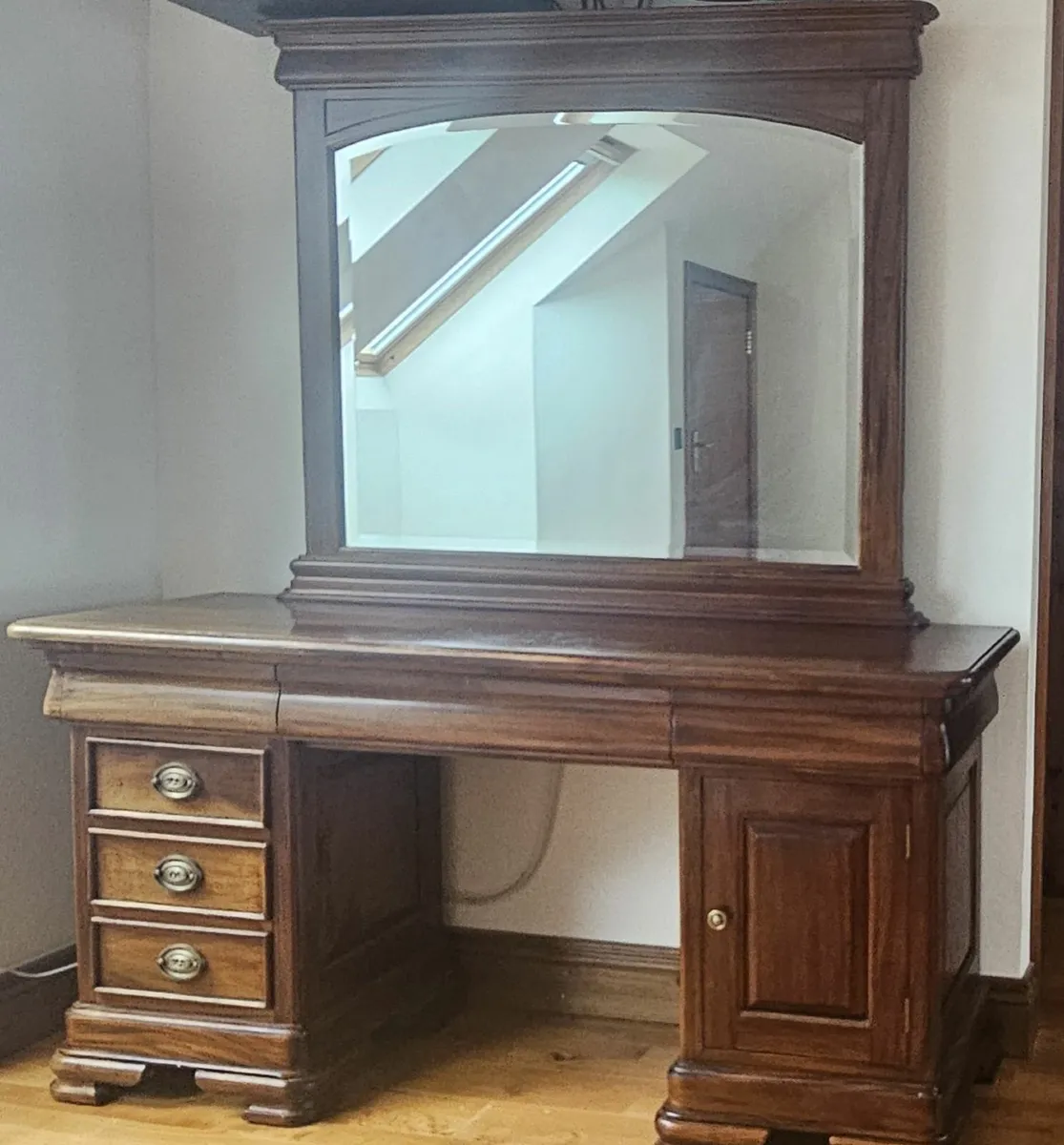 Bedroom Suite - Image 4