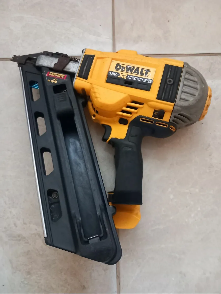 Dewalt 18v nailer - Image 1