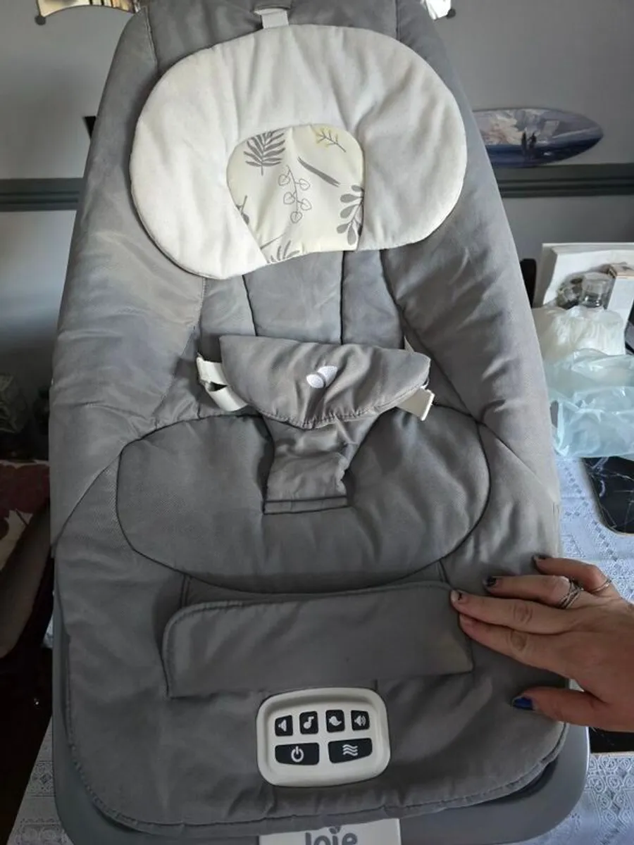Joie dreamer baby bouncer - Image 1
