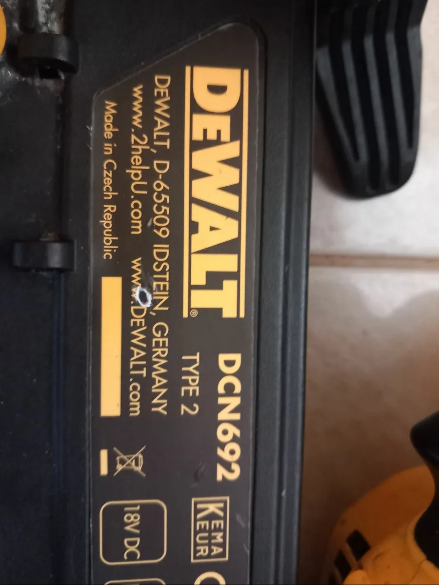 Dewalt 18v nailer - Image 3