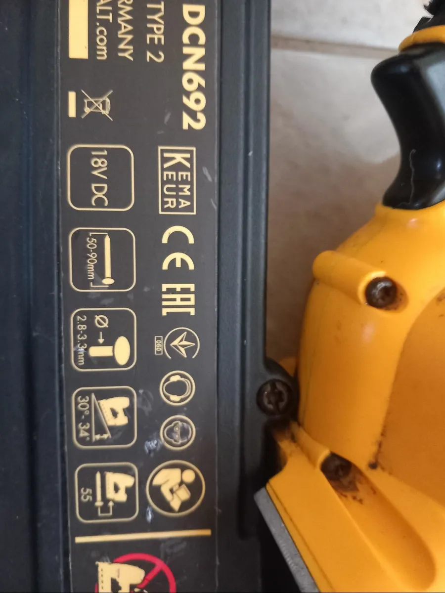 Dewalt 18v nailer - Image 4