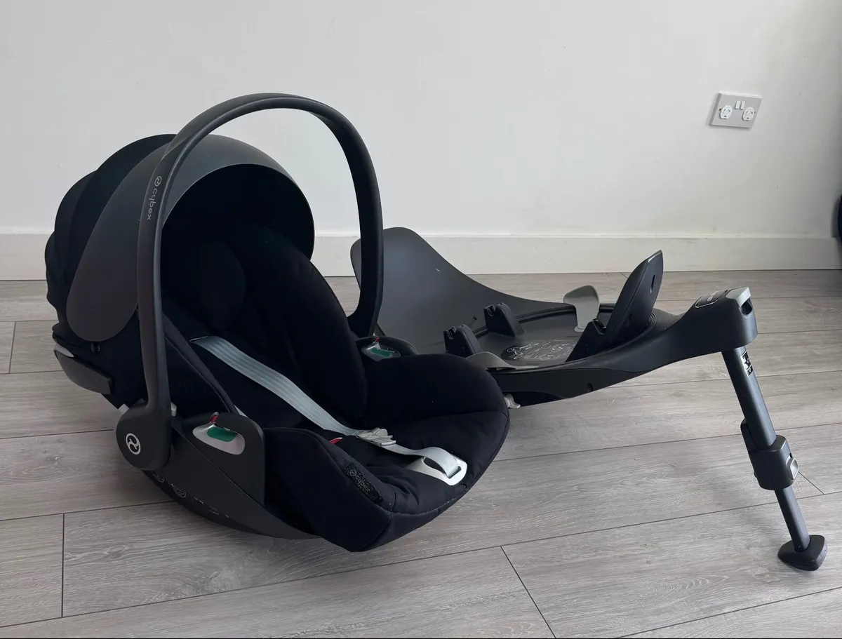 Cybex Car seat Cloud Z2 + Z2 base - Image 1