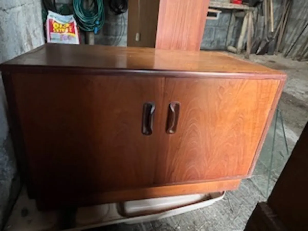 Beautiful wooden dresser - Image 2