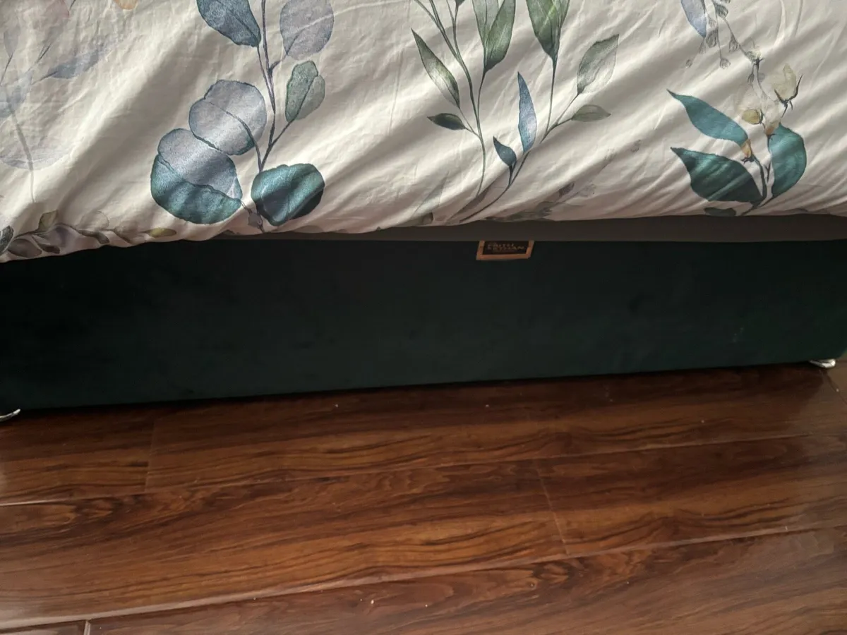 King size bed - Image 4