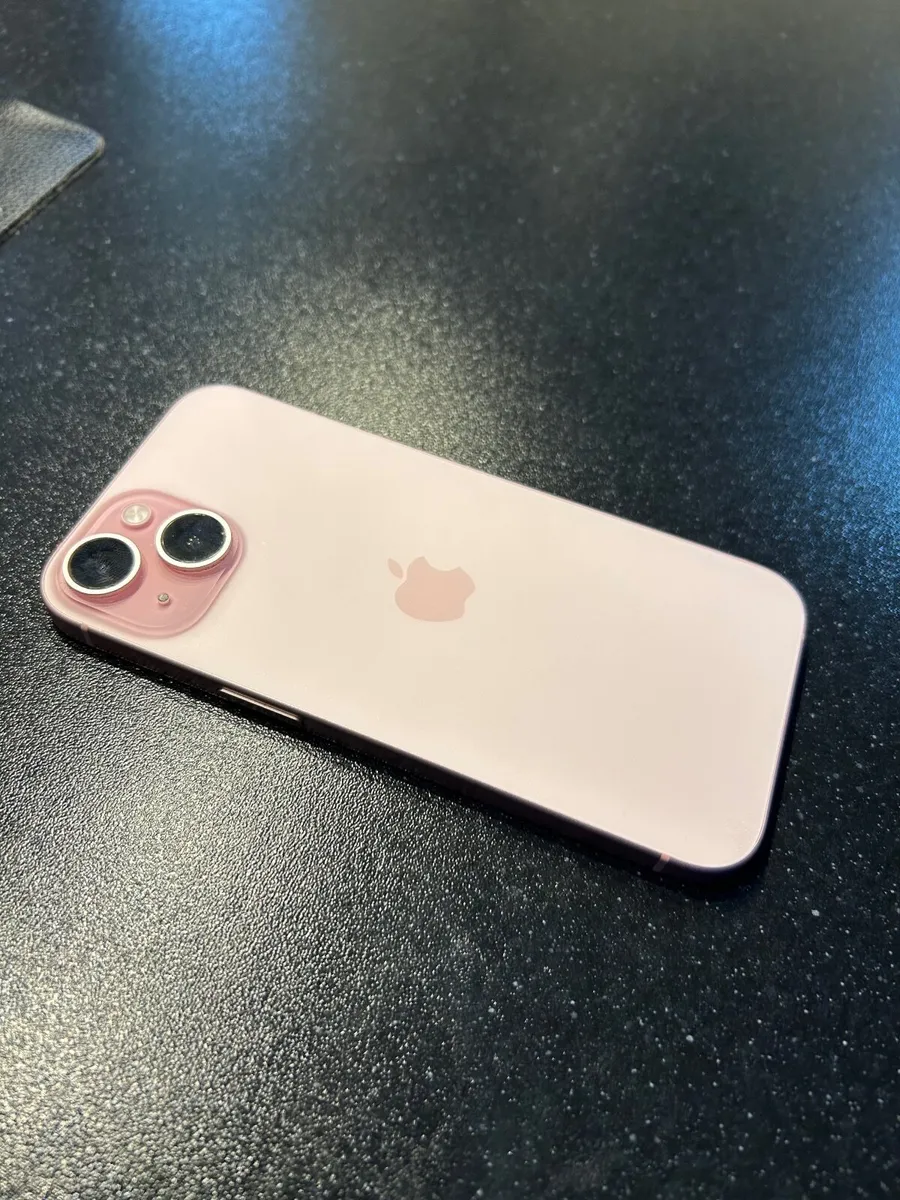 iPhone 15 - Image 2