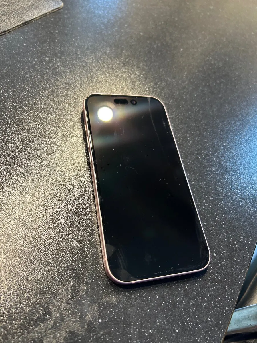 iPhone 15 - Image 3