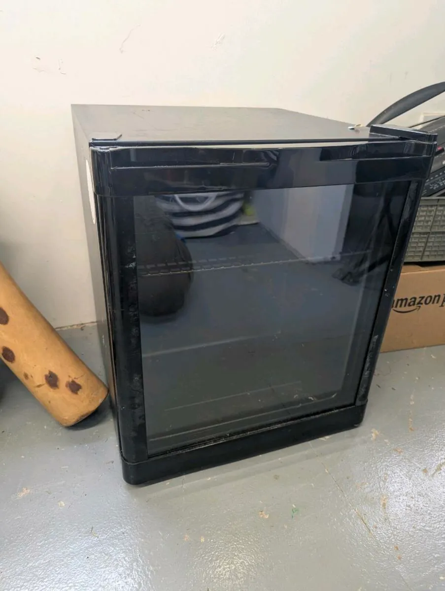 Mini fridge - Image 1