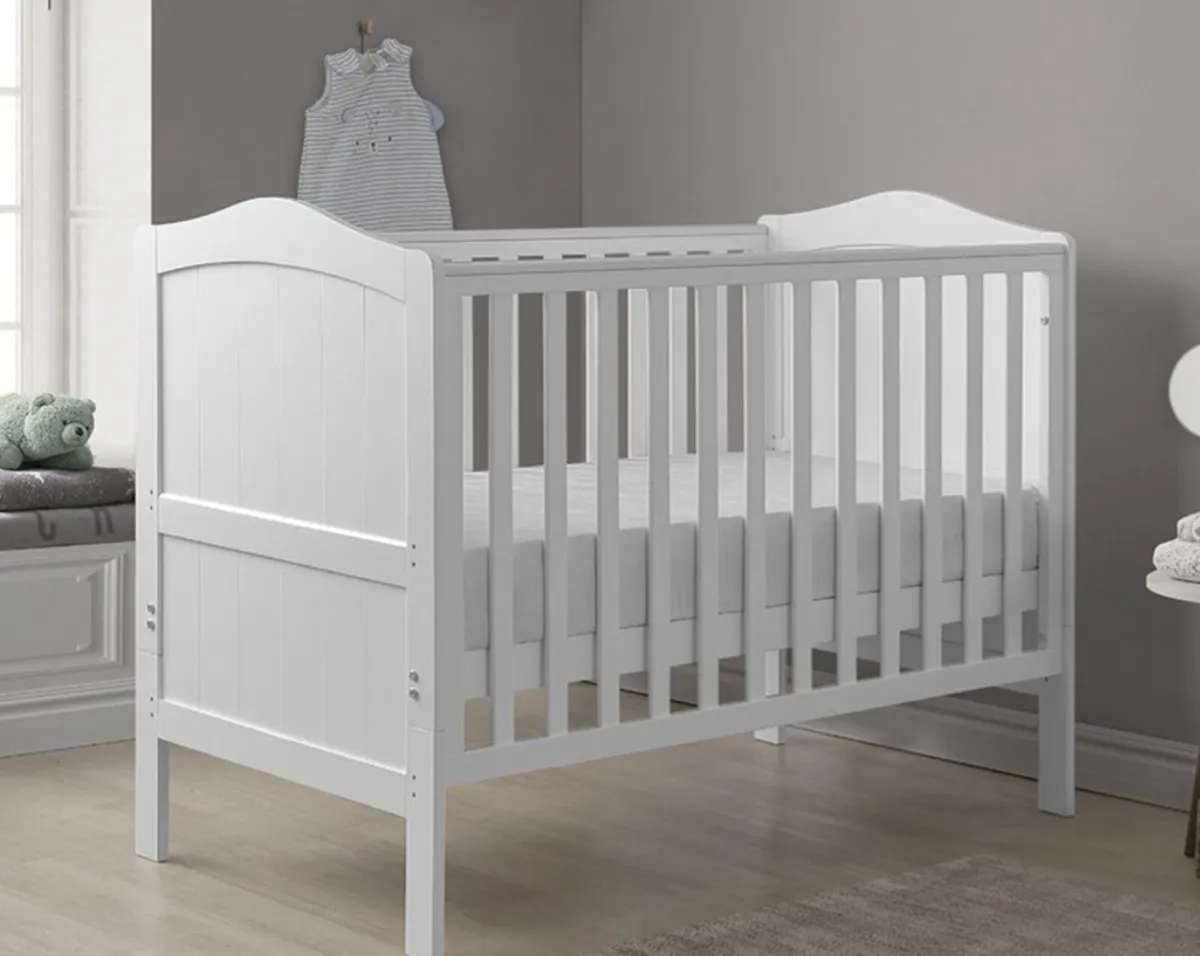 Baby cot - Image 2