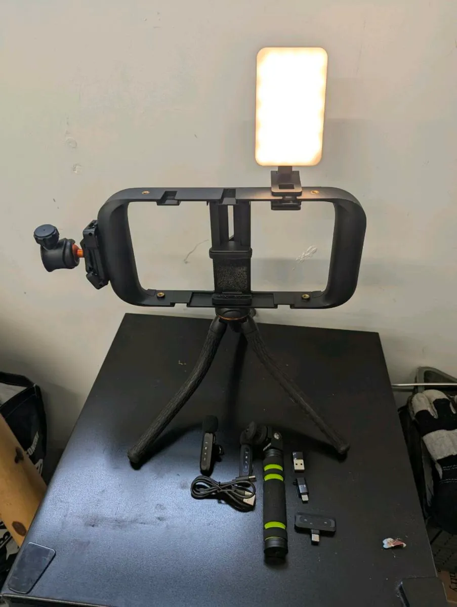 Mobile stand and microphone