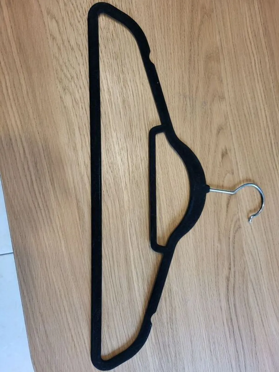 100 x Skinny velvet anti-slip hangers - Image 1