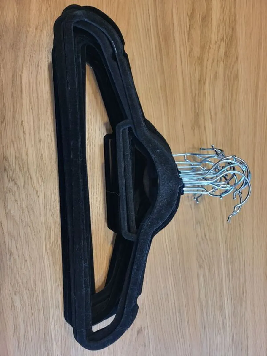 100 x Skinny velvet anti-slip hangers - Image 2