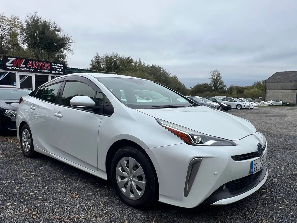 22 Toyota Prius Hybrid - Image 2