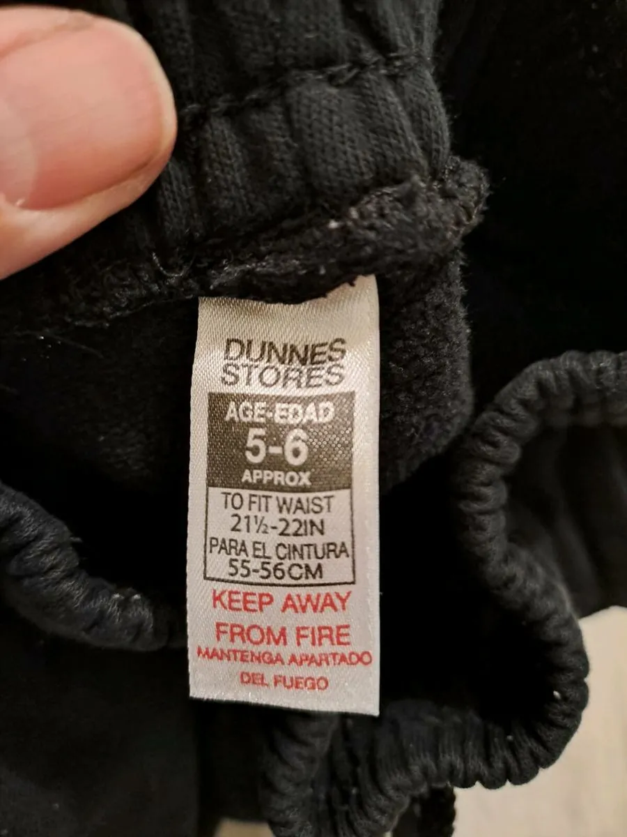 Dunnes black trousers 5 - 6 y - Image 3
