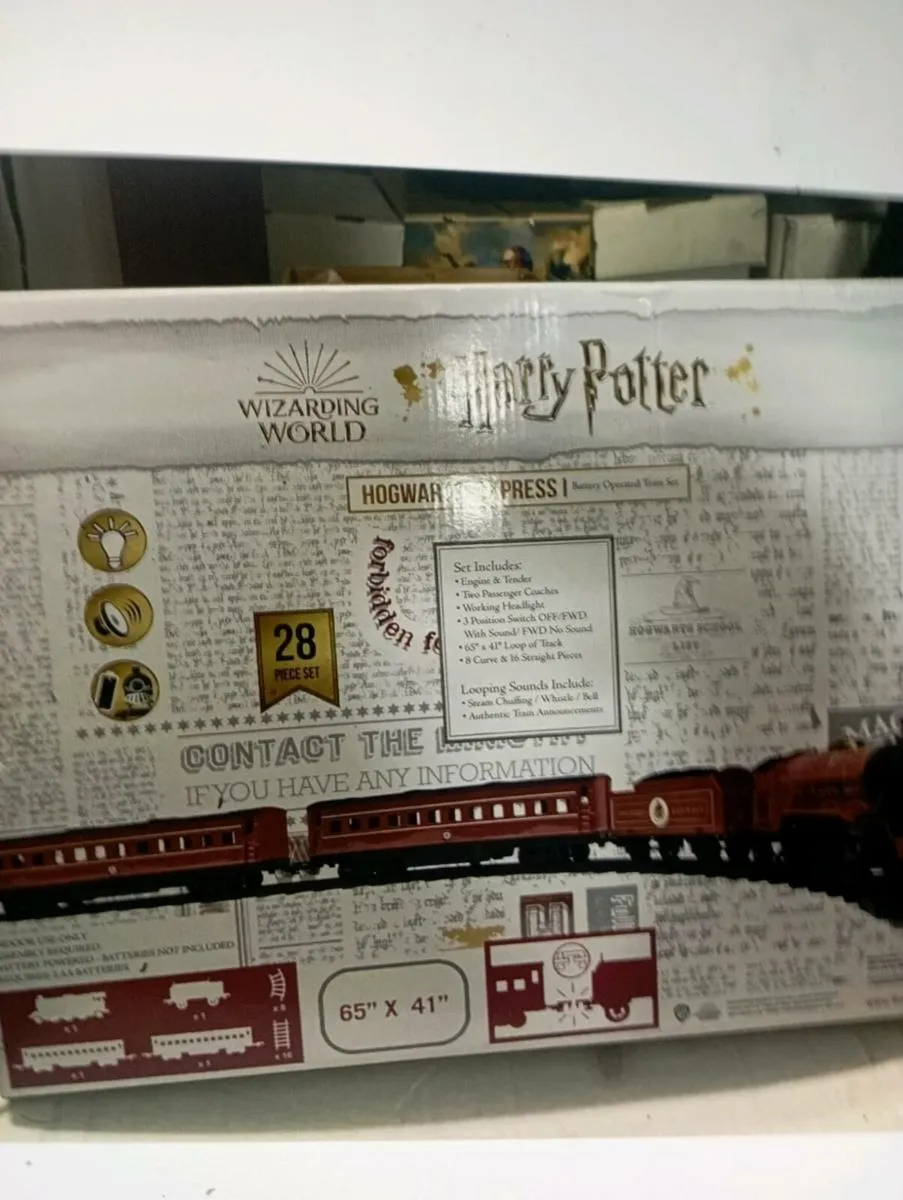 HARRY POTTER HOGWARTS EXPRESS TRAIN  SET. - Image 2