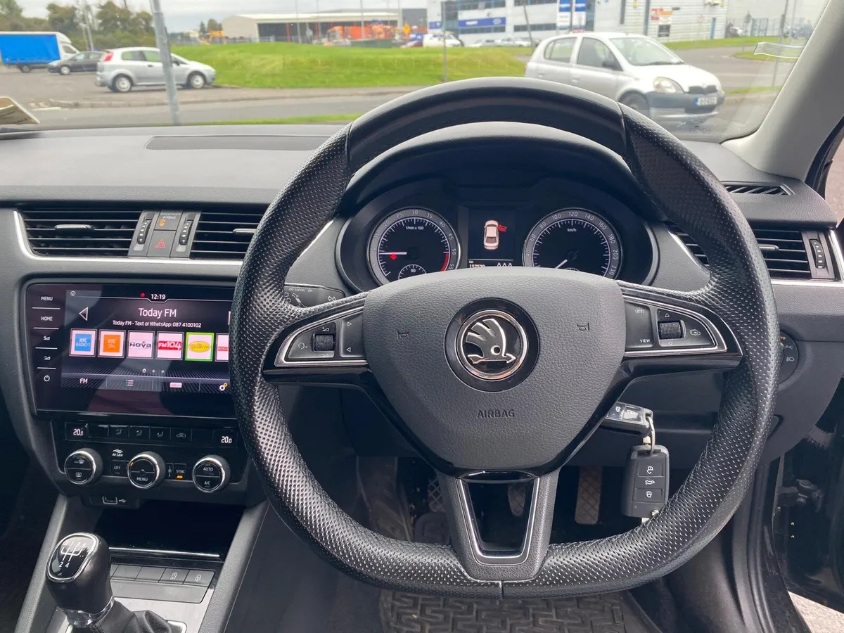 191 Skoda Octavia 1.6 TDI STYLE - Image 4