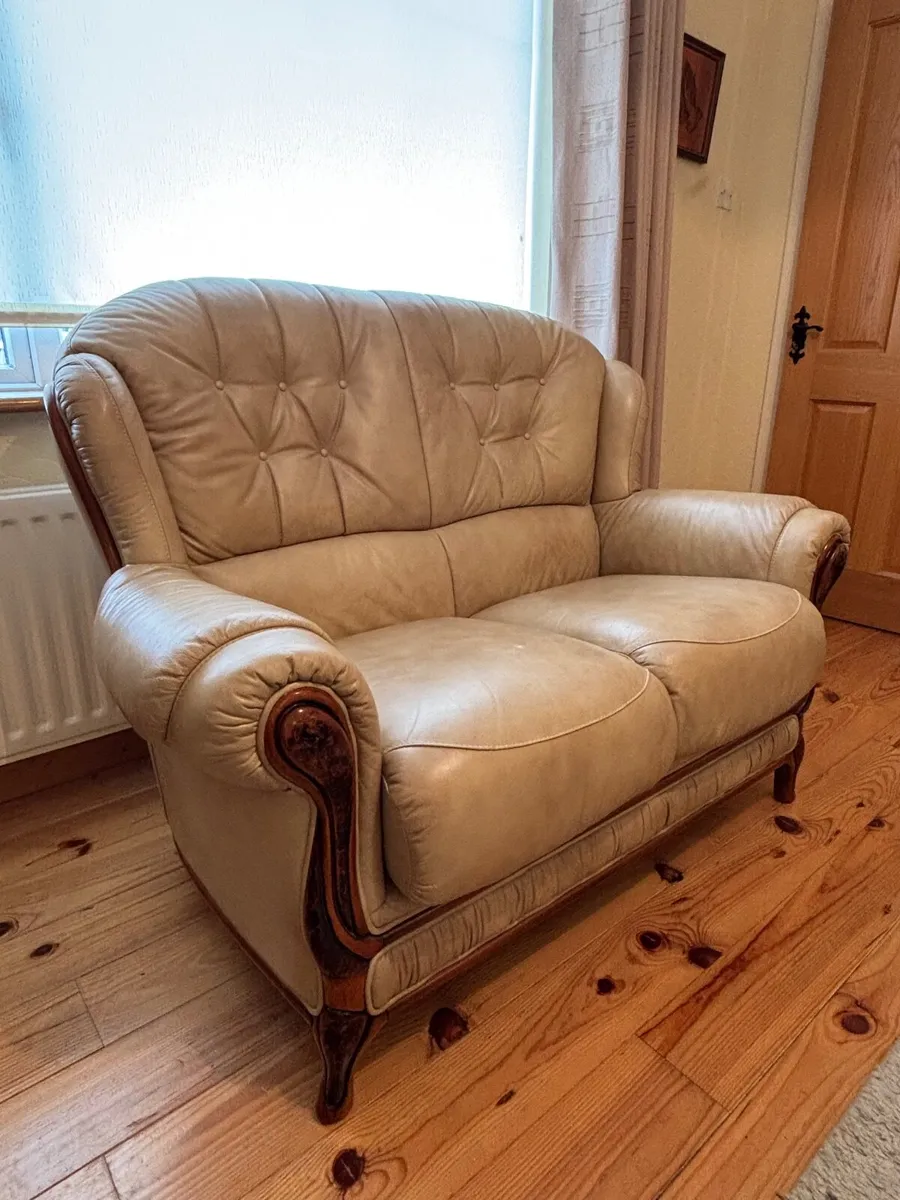 Italian leather Suite - Image 1