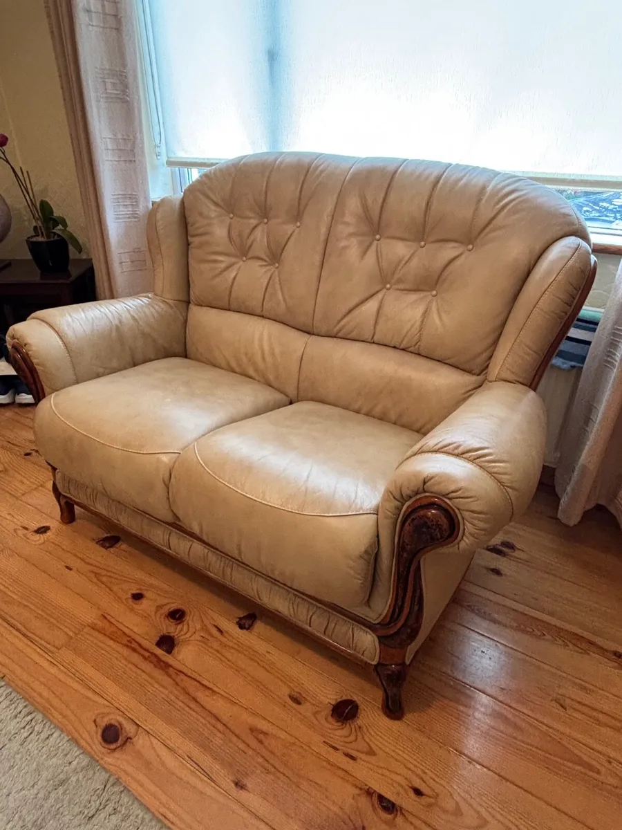Italian leather Suite - Image 2