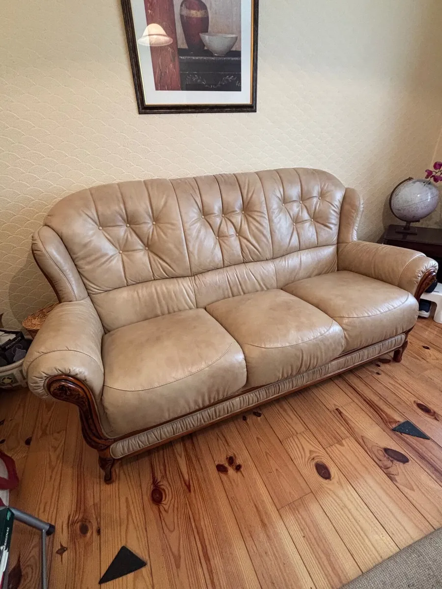 Italian leather Suite - Image 4