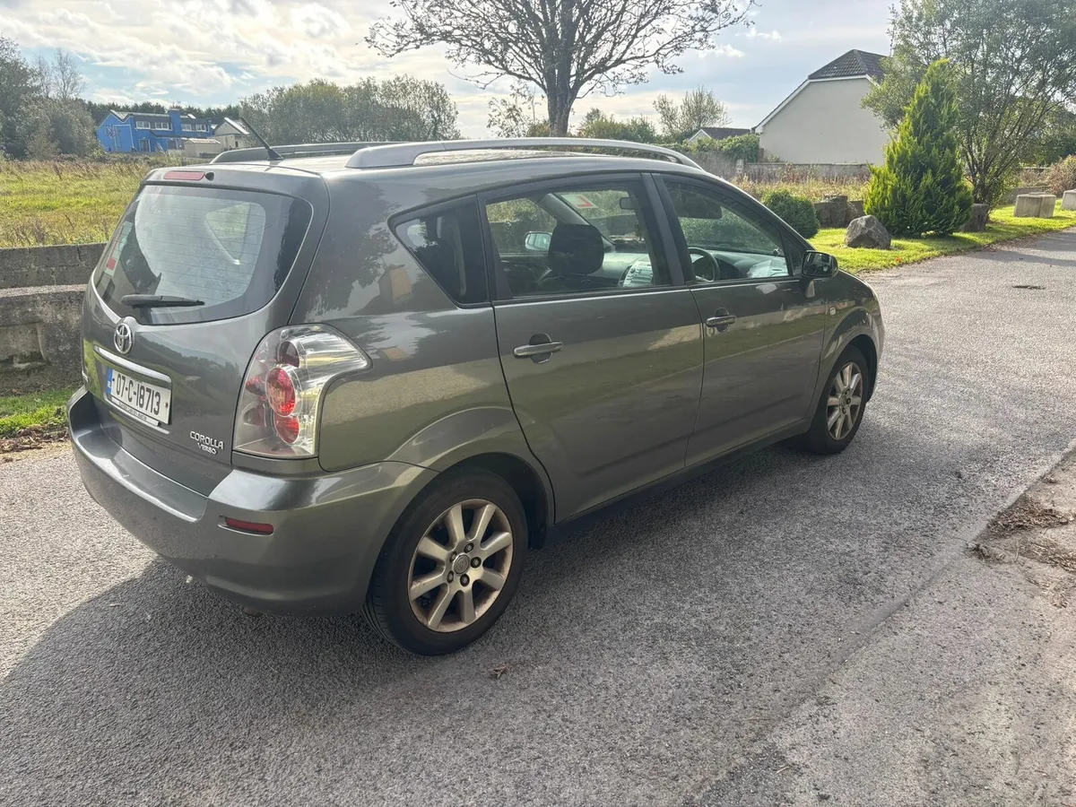 Toyota corolla verso 7seater automatic 1.8 petrol - Image 4