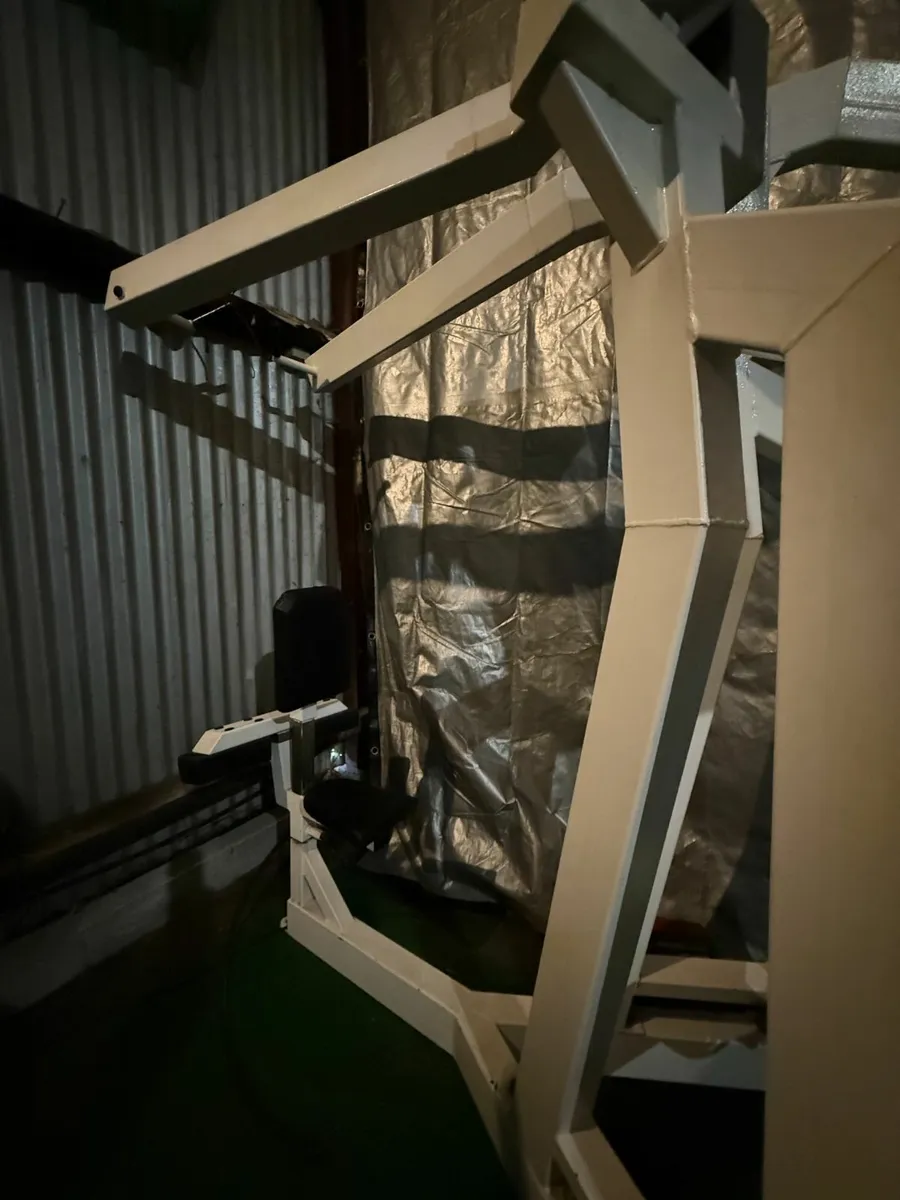 Plate-loaded Iso-Lateral High Row Machine - Image 1