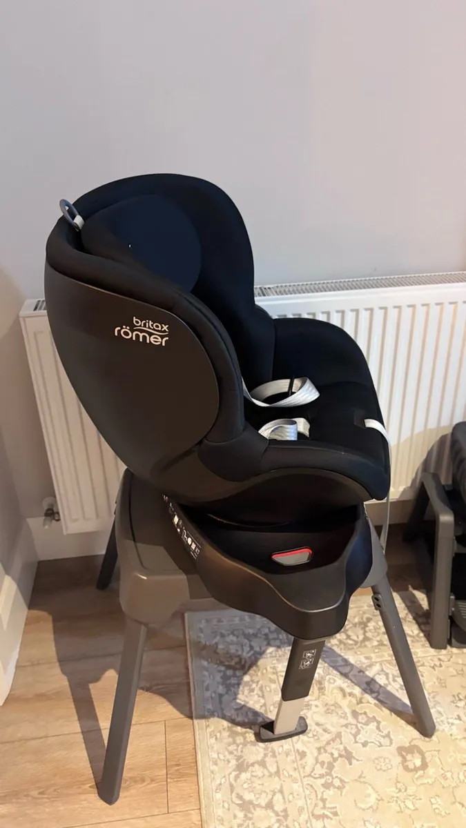Car SeatBritax Römer DualFixM plus 360*Rotanting - Image 1