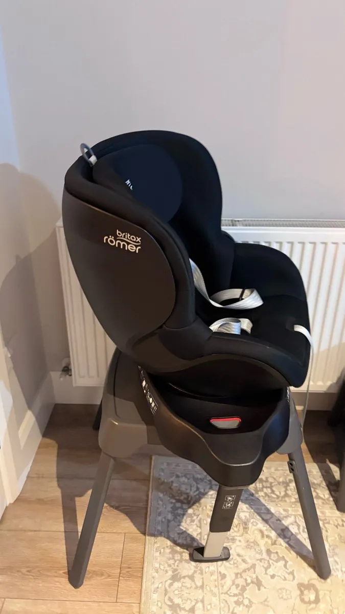 Car SeatBritax Römer DualFixM plus 360*Rotanting - Image 4