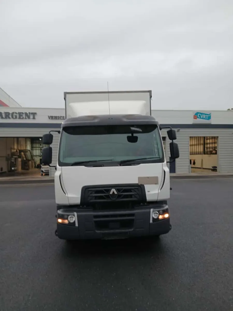 2020 Renault D18 wide Curtain sider - Image 3